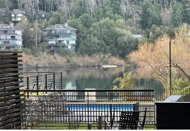 DEPARTAMENTO Lindo departamento primera linea con jardín en condominio Parque Pinares con playa y marina