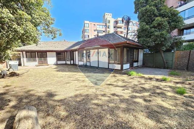 Las condes: casa espaciosa y céntrica