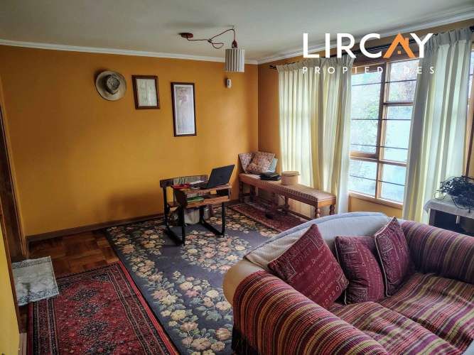 Casa central, a cuadras de colegio la Salle, alameda, teatro