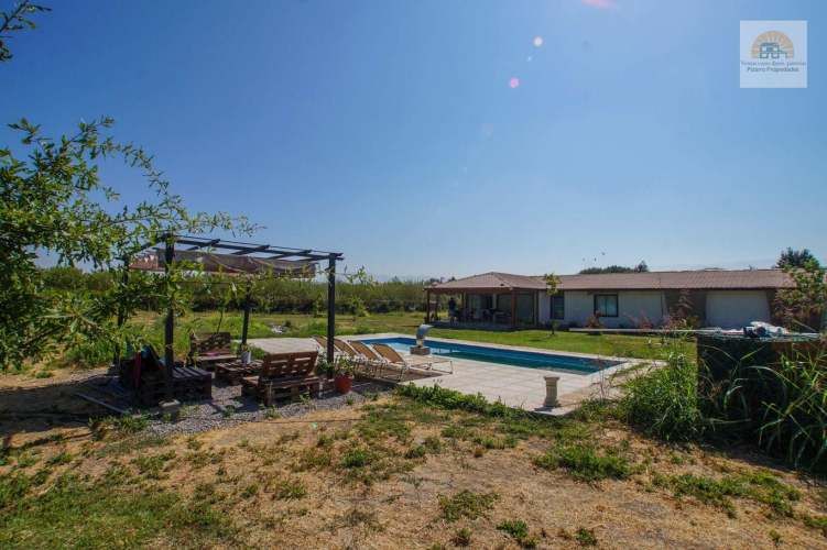 Se vende estupenda parcela con casa en Paine