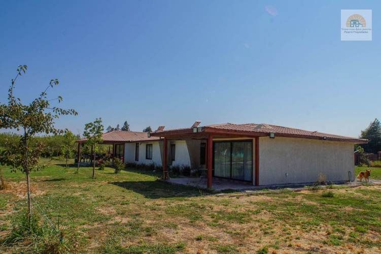 Se vende estupenda parcela con casa en Paine