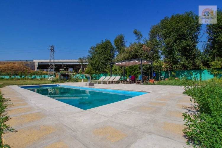 Se vende estupenda parcela con casa en Paine