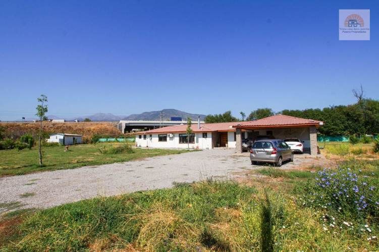 Se vende estupenda parcela con casa en Paine