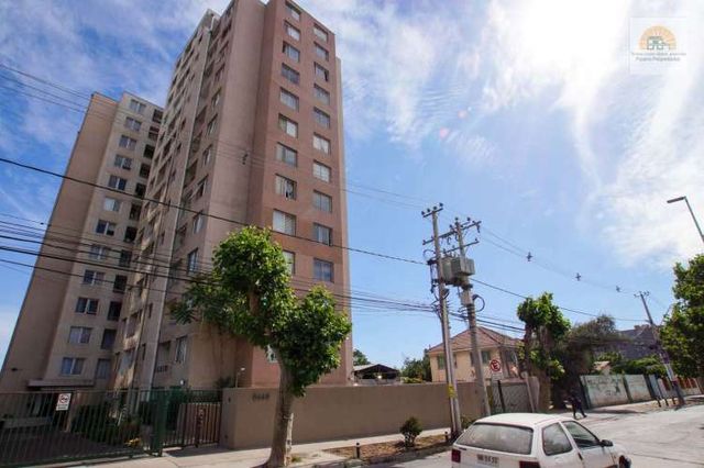 Se vende  práctico y amplio departamento en La Cisterna