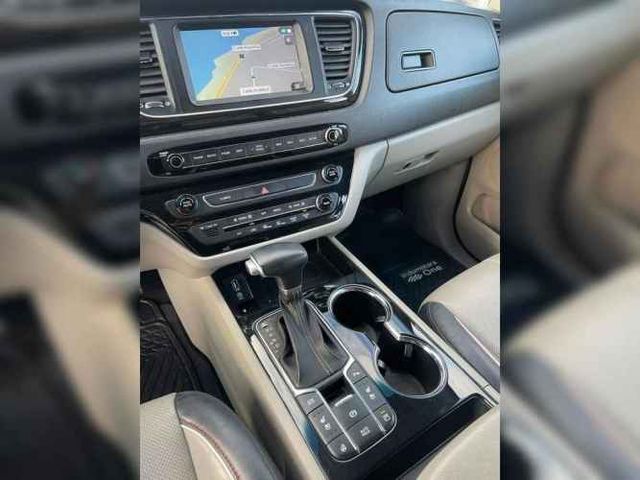 KIA GRAND CARNIVAL 2021