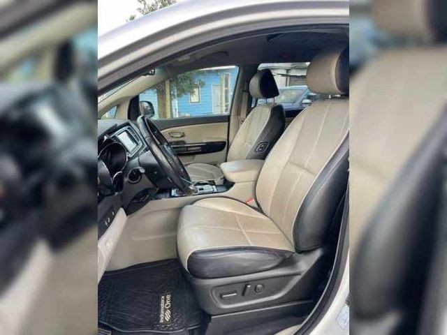 KIA GRAND CARNIVAL 2021