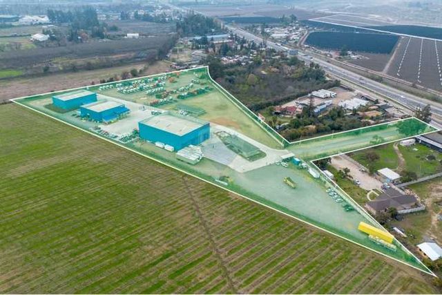 Gran terreno , bodegas y oficinas