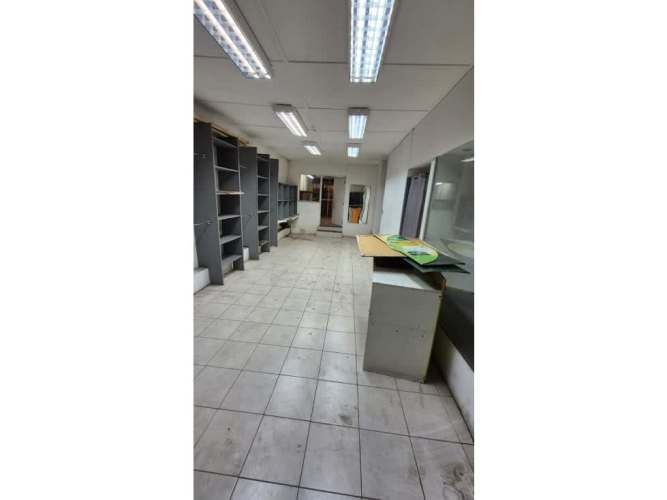 Arriendo local comercial y bodega de 550 m2 en Patronato.