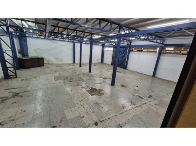Arriendo local comercial y bodega de 550 m2 en Patronato.
