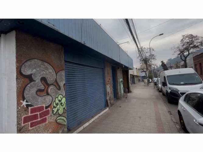 Arriendo local comercial y bodega de 550 m2 en Patronato.