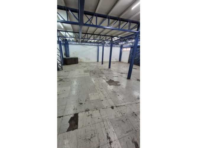 Arriendo local comercial y bodega de 550 m2 en Patronato.