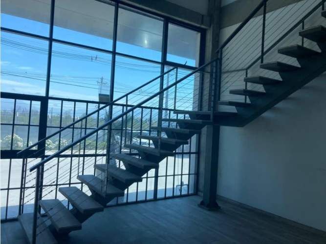 Arriendo bodega de 430 m2 c/of en Sector Buenaventura.