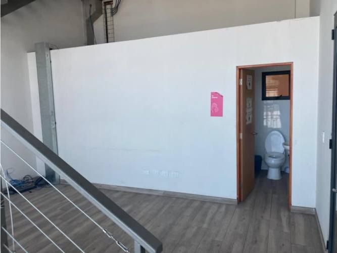 Arriendo bodega de 430 m2 c/of en Sector Buenaventura.