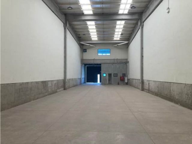 Arriendo bodega de 430 m2 c/of en Sector Buenaventura.