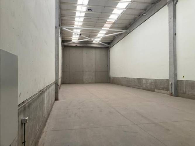Arriendo bodega de 430 m2 c/of en Sector Buenaventura.