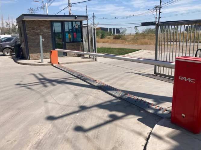 Arriendo bodega de 430 m2 c/of en Sector Buenaventura.