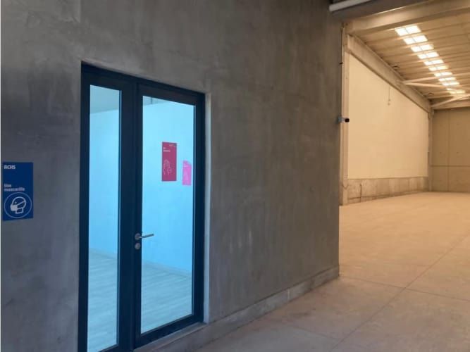 Arriendo bodega de 430 m2 c/of en Sector Buenaventura.