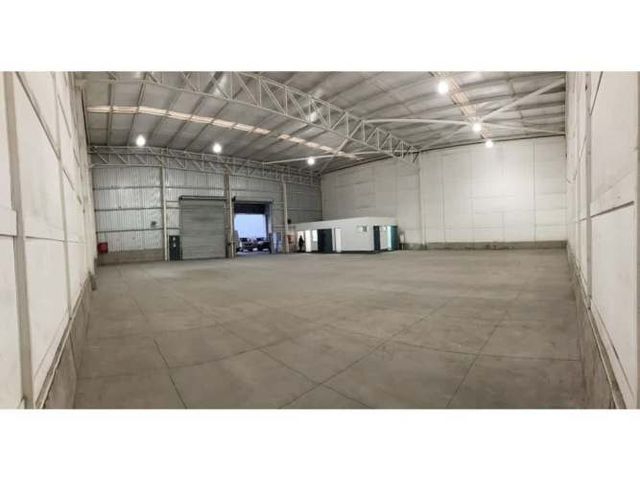 Arriendo bodega c/of de 572 m2 en Parque I, Pudahuel.