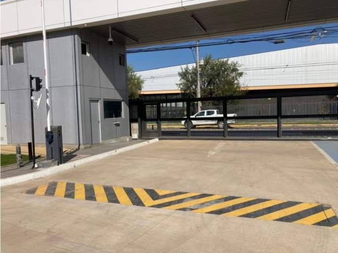 Arriendo bodega nueva c/of de 463 m2 en P. Industrial