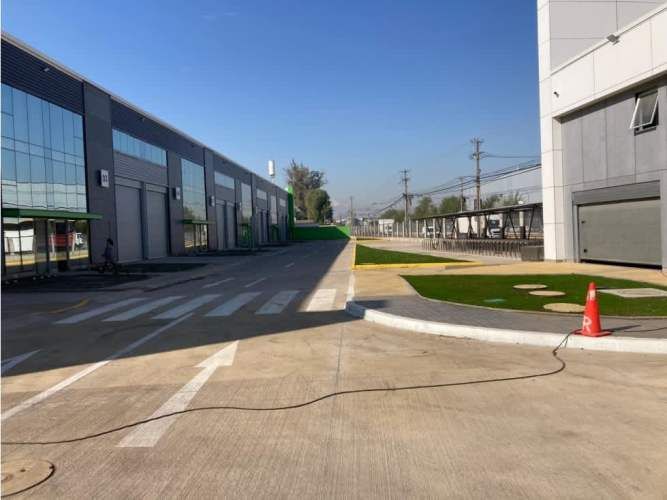 Arriendo bodega nueva c/of de 463 m2 en P. Industrial