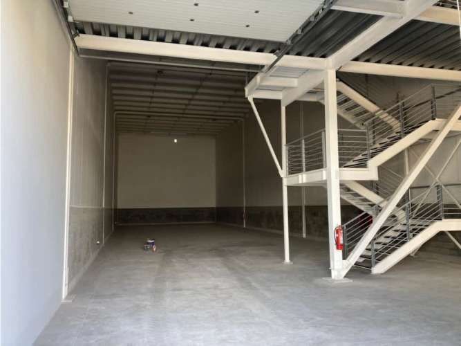 Arriendo bodega nueva c/of de 463 m2 en P. Industrial