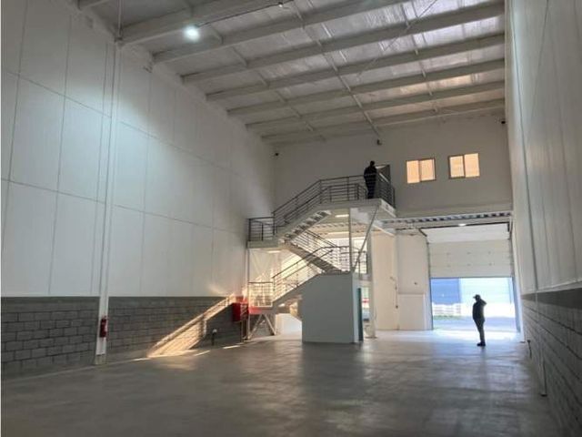 Arriendo bodega nueva c/of de 338 m2 en P. Industrial