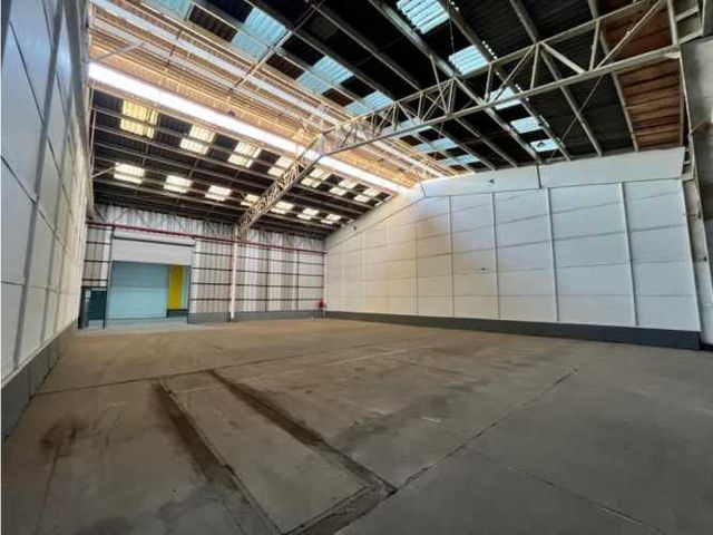 Arriendo bodega de 355 m2 en MC Cordillera, Quilicura