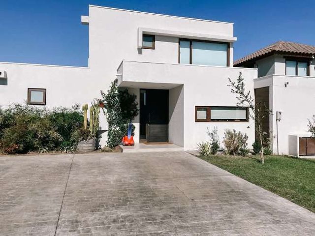 Hermosa de ensueño  casa amplia en Las Brisas de Chicureo