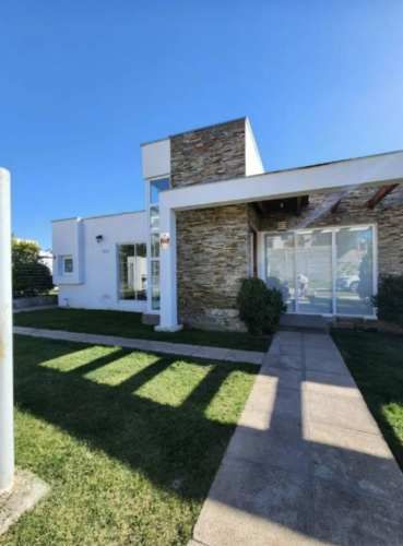 Hermosa Casa Sector Azul de Nogales