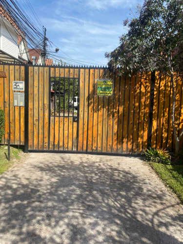 PASAJE CERRADO, 5 DORMITORIOS, 2 BAÑOS, ESPACIO ESTACIONAMIENTO