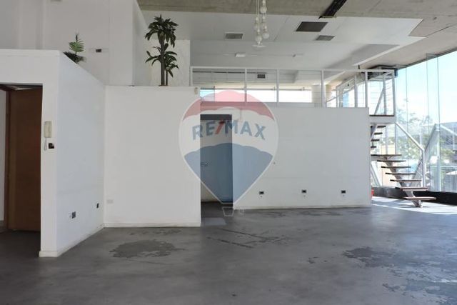 Oficina en las condes salida a la calle