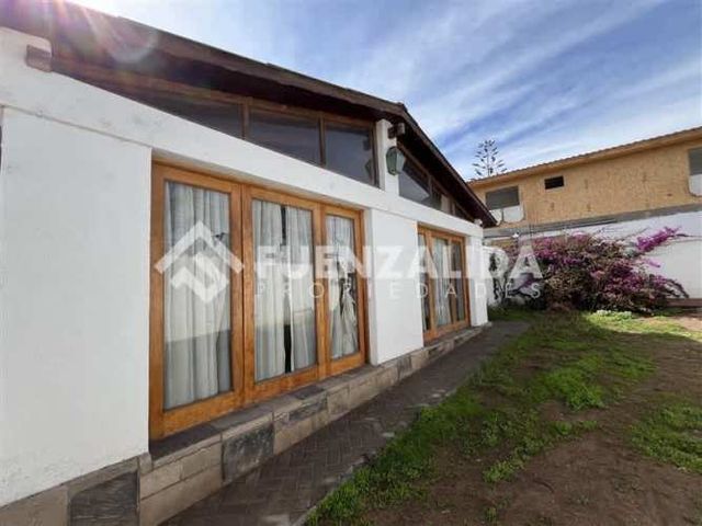 CASA Las Higueras / Larraín Alcalde