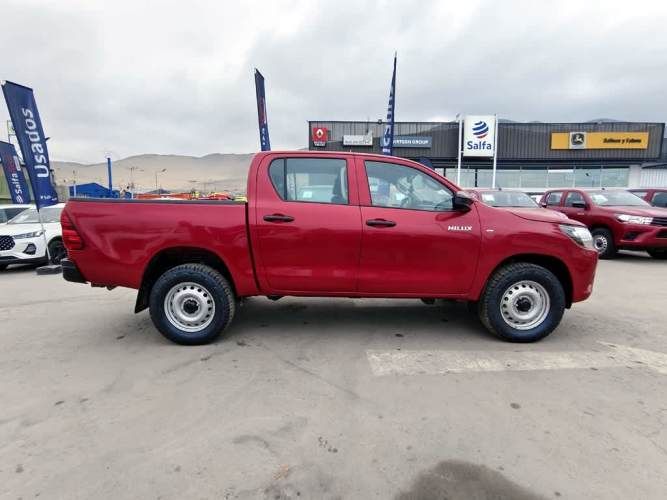 TOYOTA HILUX 2023