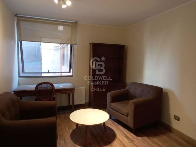 Linda oficina a pasos del metro Manquehue