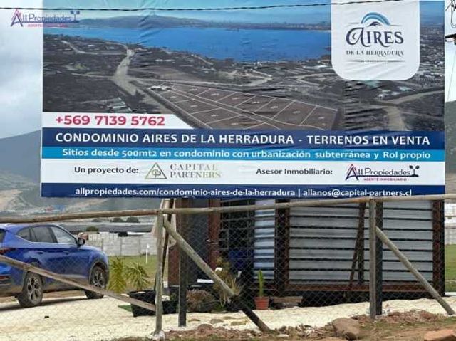 Se venden exclusivos sitios en condominio Aires de La Herrad