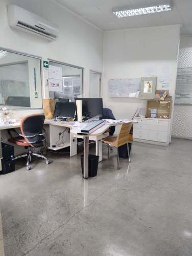 GRAN Galpón en Recoleta uso industrial con oficinas.