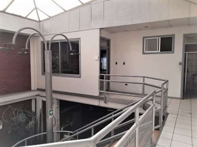 LOCAL COMERCIAL CON EXCELENTE UBICACION EN COMUNA DE SANTIAGO