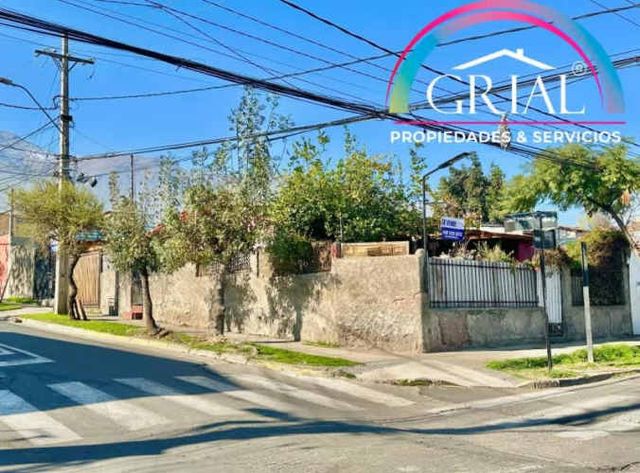 Gran terreno con 2 casas para inversión en Peñalolen