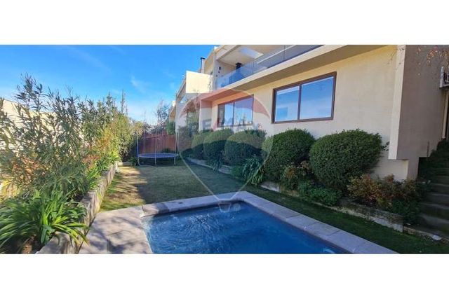 Impecable casa mediterránea en condominio.