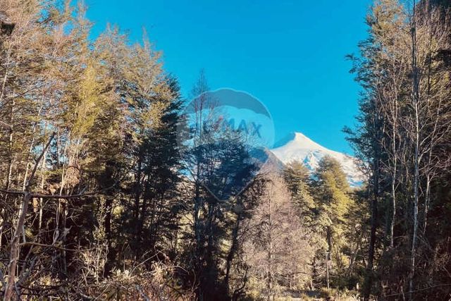 Parcela vista al volcán y acceso a rio en pucón
