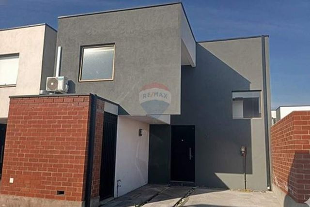 Casa 3d y 3b casa en cond. huechuraba. impecable