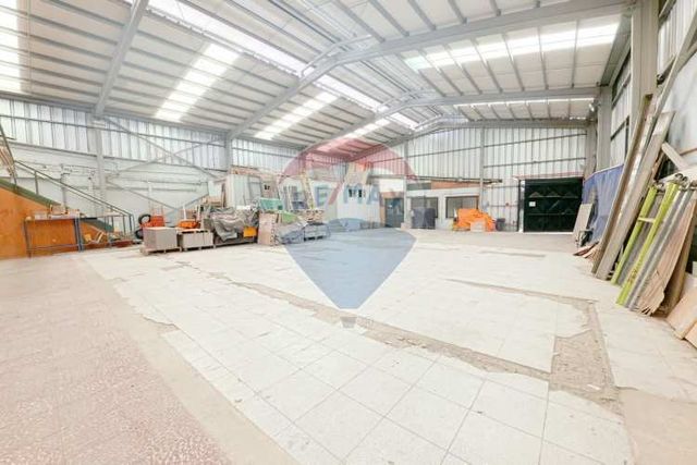 Bodega con oficina en recoleta