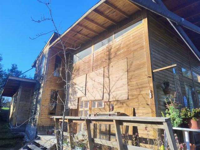 Parcela con hermosa casa de madera 100% nativa. 4 d.