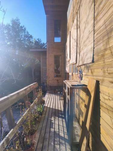 Parcela con hermosa casa de madera 100% nativa. 4 d.