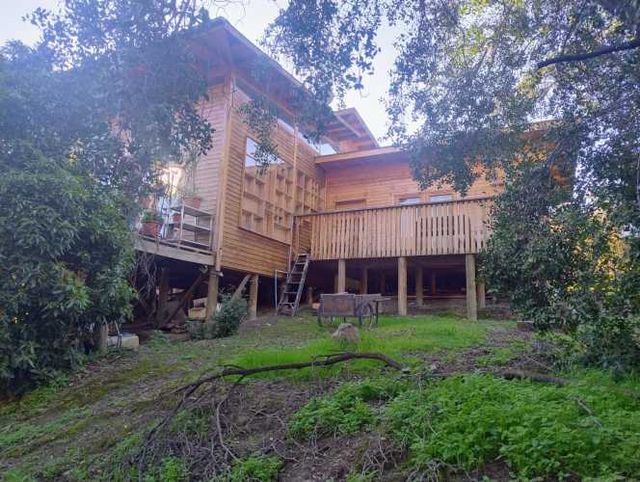 Parcela con hermosa casa de madera 100% nativa. 4 d.