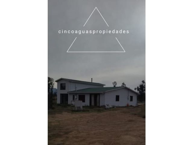 Parcela con gran casa en construcción en Foresta de Zapallar