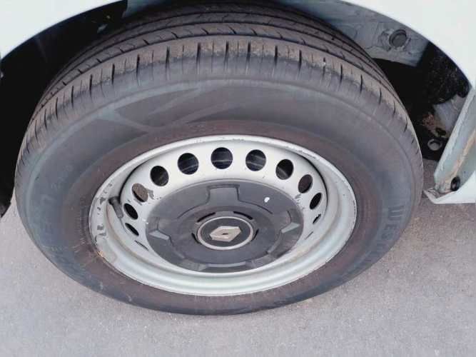 RENAULT EXPRESS 2023