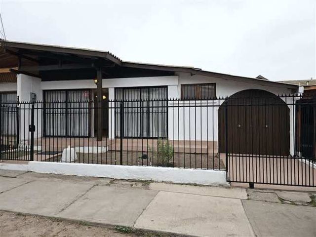 CASA BALMACEDA / LARRAIN ALCALDE / LA PAMPA