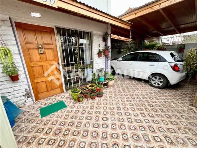 CASA Av Los Zapadores / Av Cardenal Jose María Caro