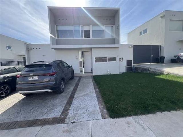 CASA Avenida casa de piedra, aires de chicureo